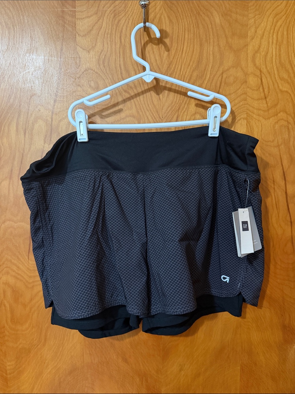 GAP Black gray Women's Athletic shorts with biker shorts liner large nwt